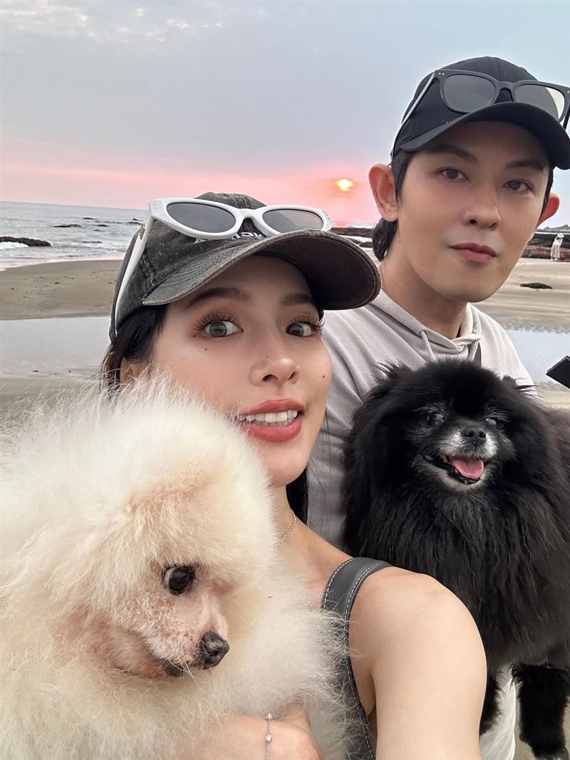 敖犬與妻子發發感情甜蜜。（圖／翻攝自發發IG）