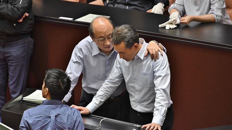 鄭運鵬逆風問：有必要對柯總召那麼刻薄？