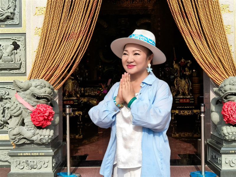 白冰冰感恩之旅第3站來到雲林台西太和武當北極殿。（圖／長興影視提供）