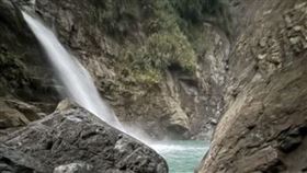 印度籍19歲男大生「樟湖吊橋」戲水失蹤⋯留下衣物！最新搜救畫面曝光