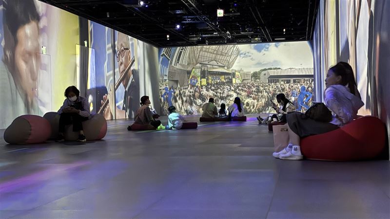 台北潮流沉浸展TRENDY Showcase,全台唯一5G+4K技術打造全沉浸式空間策劃五面投影,以多元跨界的形式,匯聚臺北在音樂、藝術、視聽、科技與時尚等領域的精華成果。(圖/主辦單位提供)