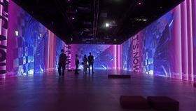 台北潮流沉浸展TRENDY Showcase，全台唯一5G+4K技術打造全沉浸式空間策劃五面投影，以多元跨界的形式，匯聚臺北在音樂、藝術、視聽、科技與時尚等領域的精華成果。(圖/主辦單位提供)