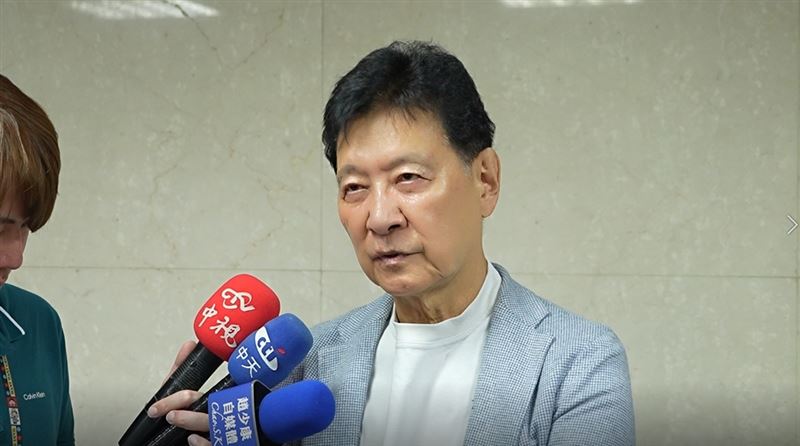 少康受批，什核料拿出到放，很常，出人笑掉大牙。（／翻面）