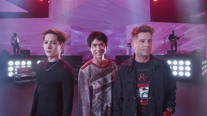 石知田離台合作大咖男星！爆出超清晰腹肌