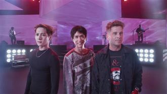 石知田離台合作大咖男星！爆出超清晰腹肌