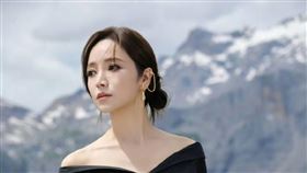 侯佩岑先前到瑞士出席活動。（圖／翻攝自微博）