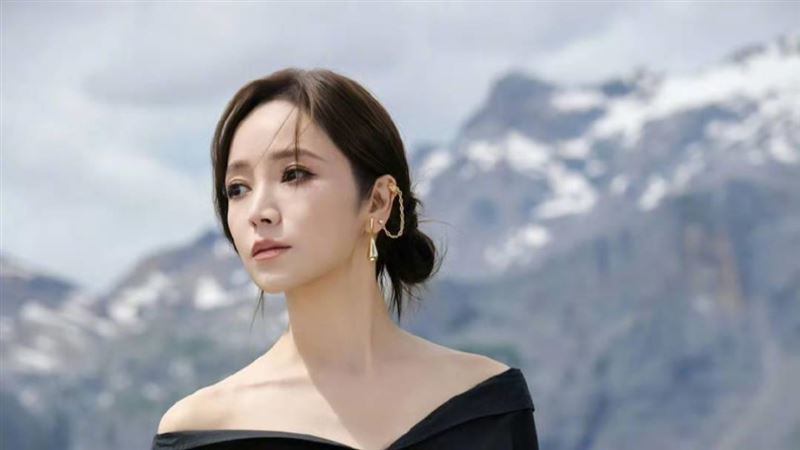 侯佩岑舔共遭清查　突露面喊：再讓我回來