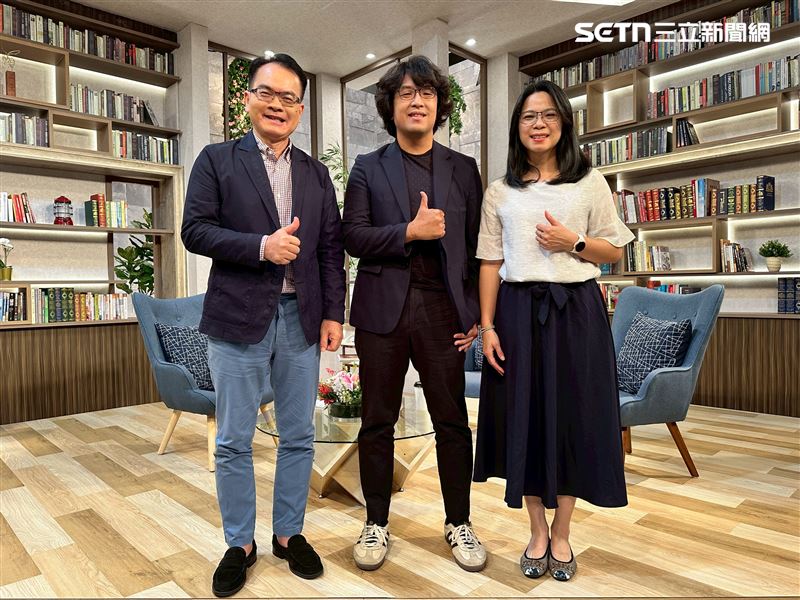 三立新聞《話時代人物》節目主持人鄭弘儀專訪沈伯洋、曾心慧。（圖／話時代人物）