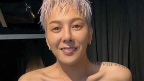 GD穿搭風格總能帶領潮流。（圖／翻攝自IG）