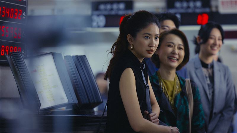 影歌雙棲的9m88在《雙囍》中飾演新郎多年的好友婚顧「小芮」。（圖／水花電影提供）