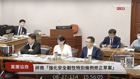 傅崐萁大讚邱泰源未曾造謠藍白刪預算，韓國瑜打趣說道「你愛邱泰源就不要說他好」。（圖／翻攝自國會頻道）