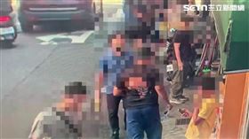 北市楊男因失業心情差，竟隨機攻擊路旁民眾。（圖／翻攝畫面）