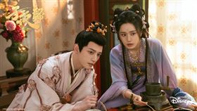 田曦薇(左)&許凱(右)《子夜歸》登上收視冠軍。（圖／Disney+提供）