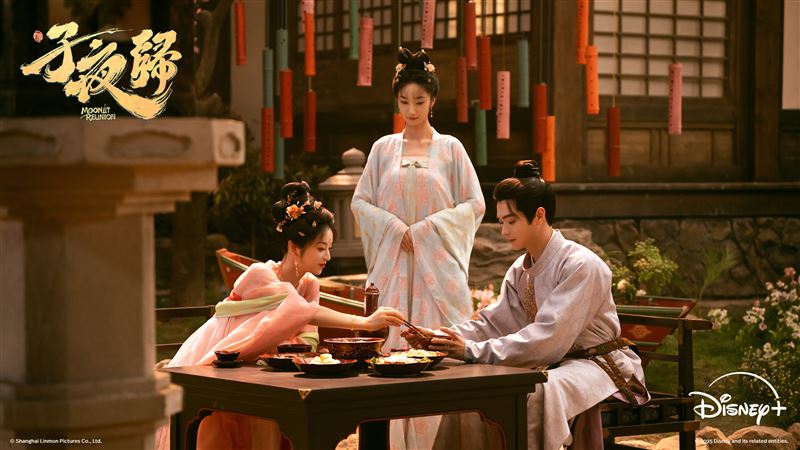 田曦薇(左)&amp;許凱(右)《子夜歸》登上收視冠軍。（圖／Disney+提供）
