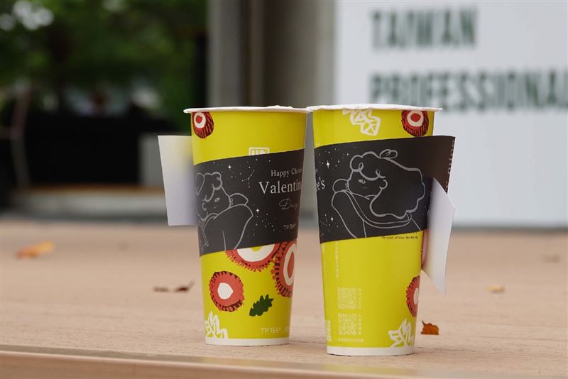 茶湯會應景推出情人節限定杯套。（圖／品牌業者提供）
