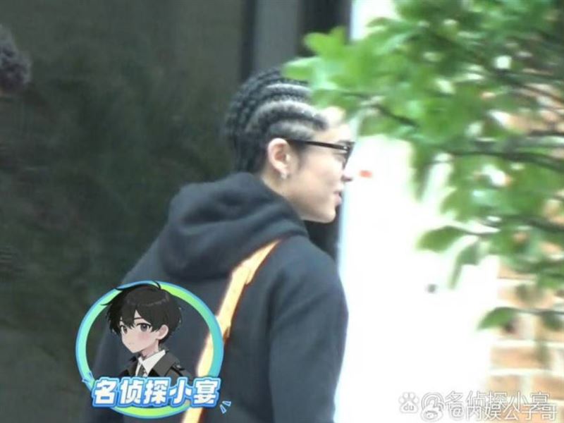 王鶴棣面帶笑容現身聚餐。（圖／番社自微博）