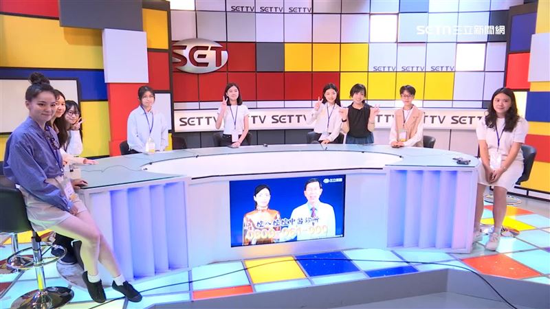 參訪幕後工作環境，也學習，如何寫稿、拍攝、剪輯和幕前播報