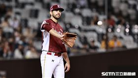 中職36年例行賽，樂天桃猿先發投手魔神樂5局失7分退場。（圖／記者劉彥池攝影）