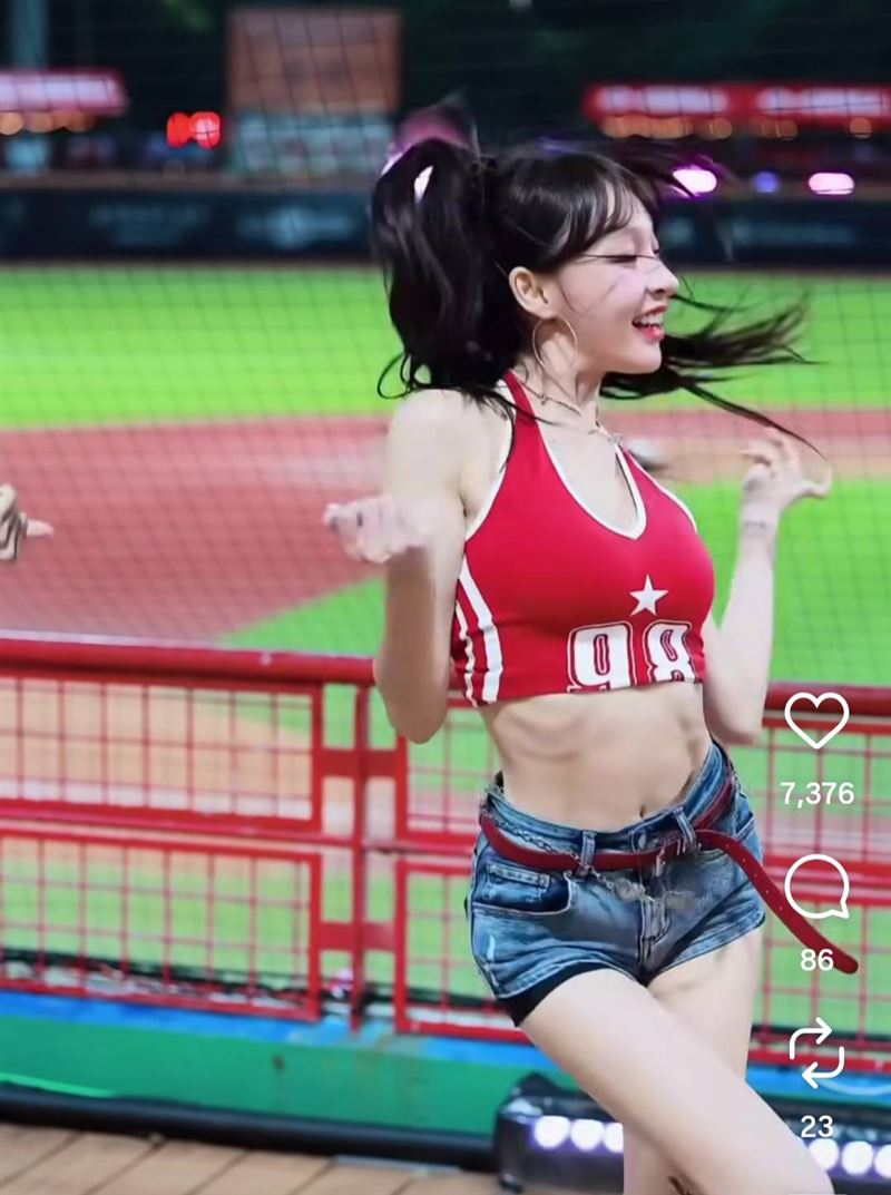 林襄身材瘦到肋骨現形。（圖／翻攝自IG）