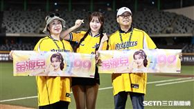 PS女孩韓籍成員金渡兒父母到場幫女兒加油。（圖／記者劉彥池攝影）