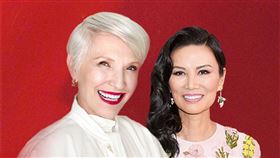 鄧文迪出生醫生家庭，19歲離家、22歲嫁外國人、31歲嫁全球傳媒之王。她用婚姻作槓桿，一步步走進全球權貴中心，從生存到翻身，活成一場階級逆襲實錄。圖為鄧文迪與馬斯克母親（左）的合照。（圖／翻攝自鄧文迪微博）