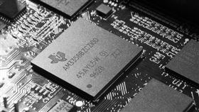 台股今年強勢反彈，主因來自半導體爆發。像元大台灣50、富邦台50、保德信市值動能50這類ETF，半導體占比高達66%，等同三分之二資金壓在這個產業，是推升整體績效的主力引擎。（示意圖／PIXABAY）