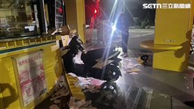 高雄市,鳳山區,高雄,機車,事故,騎士,投注單,彩卷行,車友,車禍圖片描述。（圖／翻攝畫面）