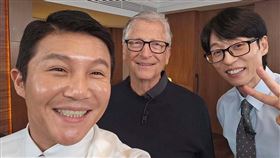 微軟創辦人比爾蓋茲（中）登上韓綜與劉在錫以及曹世鎬自拍。（圖／翻攝自IG @chosaeho）