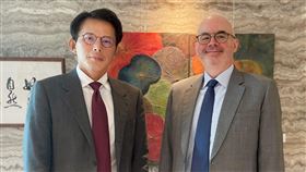 繼日前與國防部長顧立雄、多名國民黨立委會面後，美國在台協會 AIT處長谷立言昨（26）日與民眾黨主席黃國昌會面，討論美國與台灣在經濟、防衛及全社會韌性等議題上的合作。（圖／翻攝自AIT粉專）