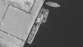 MAXAR公司於8月21日拍攝的衛星照片，中國海警船修返回海南基地維修。（圖／路透社／達志影像）