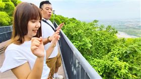 大甲鐵砧山，欄杆「會電人」， 設置除靜電球（圖／台中市政府提供）