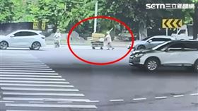 賓士,追撞,回收婦,車禍,命危,殺人罪,台中（圖／翻攝畫面）