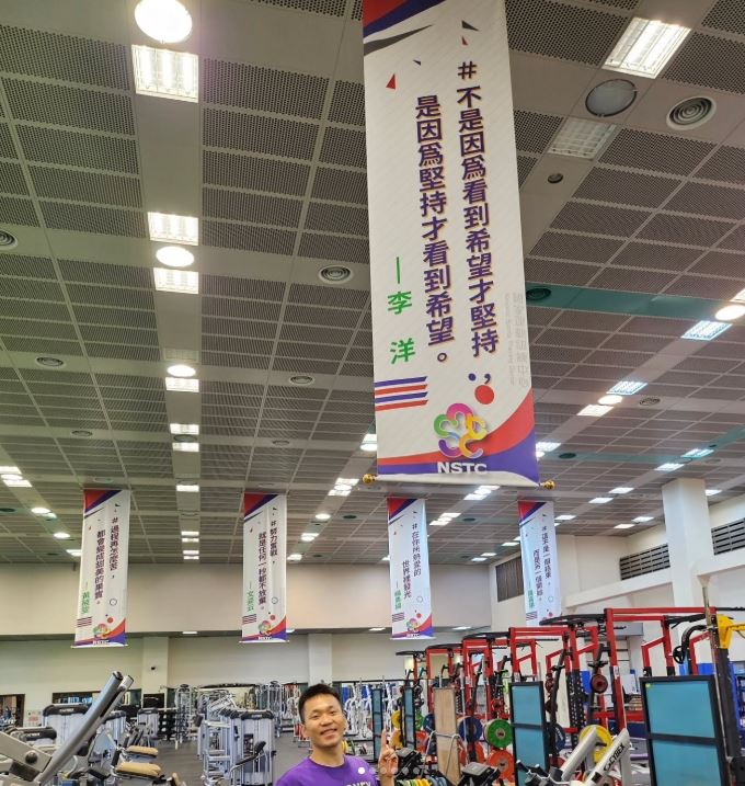 30歲部長李洋震撼登場！從羽球金牌到運動部首腦，他喜歡女友的笑口常開，珍惜家人親友，對未來已有規劃。（圖／翻攝自IG @leeyang0812）