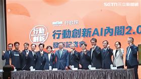 行政院今（28）日上午舉行「行動創新AI內閣2.0發布記者會」，院長卓榮泰率領多位內閣新成員首度亮相。（圖／記者盧素梅攝影）