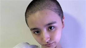 金子涵曬出光頭照。（圖／翻攝自微博)
