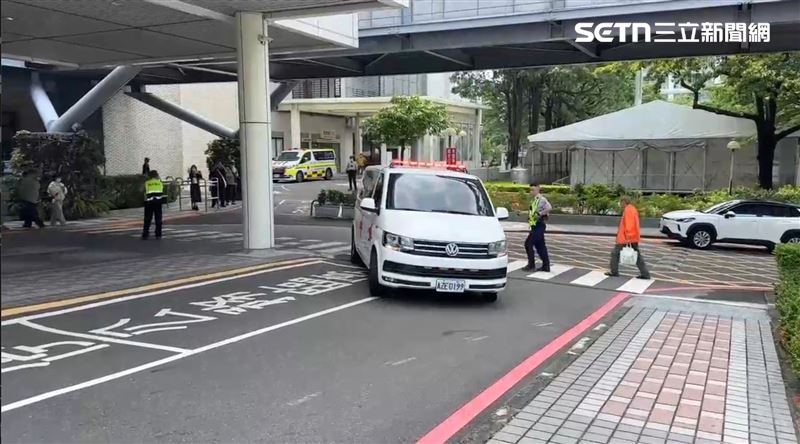 小平安救護車出發北上林口長庚。（圖／翻攝畫面）
