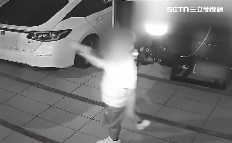 台中北屯佛具行深夜遭潑漆