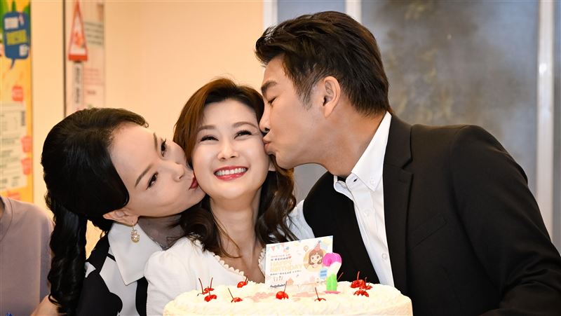 台8女神慶生告白「老公」：我有你就夠了