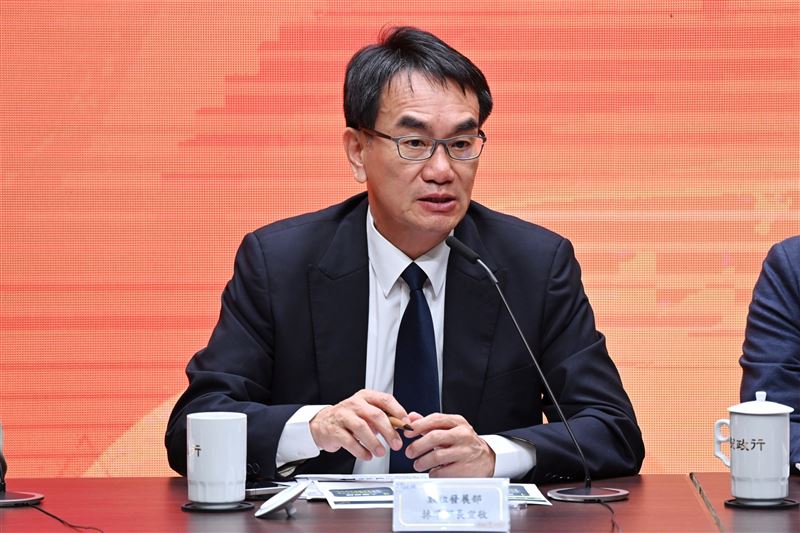 行政院院會會後記者會，數發部準部長林宜敬圖片描述。（圖／翻攝自XXX官網）。（圖／行政院提供）