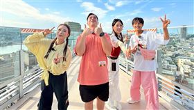 楊繡惠（左起）、吳尊、檸檬、阿翔一起到基隆外景。（圖／民視提供）