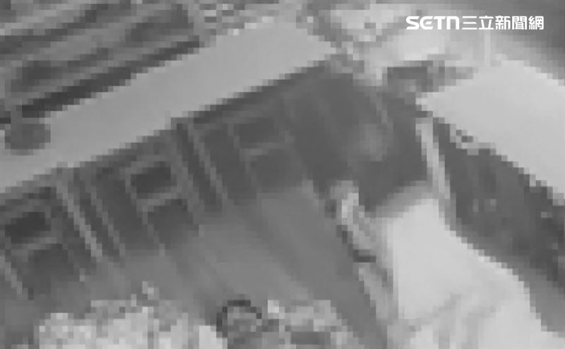 老師被裁罰，且規定2年內不得再任職，但她同樣在補習班內違規任教