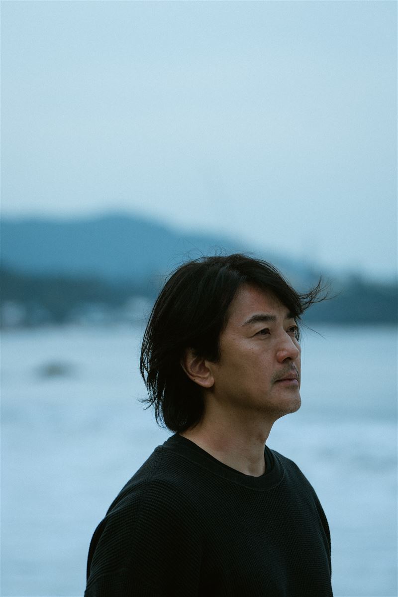 鄭伊健在電影中飾演知名音樂人，陷入創作低潮。（圖／華映娛樂提供）