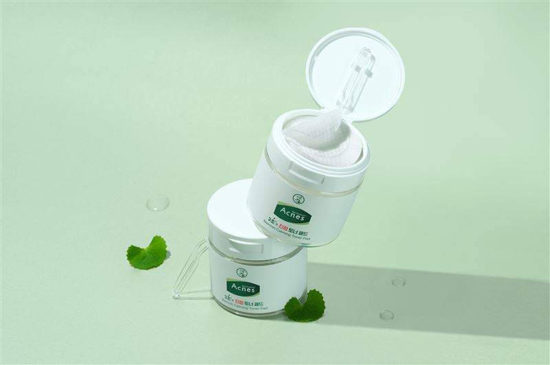 曼秀雷敦Acnes積雪草舒緩修護棉片。(圖/品牌業者提供)