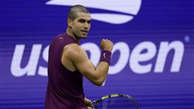 艾卡拉茲（Carlos Alcaraz）28日直落3晉級美網第3輪。（圖／美聯社／達志影像）