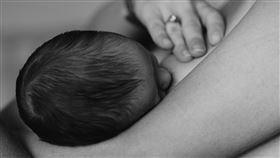 餵母乳、哺乳　示意圖／unsplash