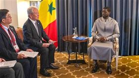 8月22日，JICA理事長田中明彥(左二)在第九屆東京國際開發會議（TICAD 9）會場會見了塞內加爾總統法耶。雙方就進一步推進塞內加爾在建工程的合作、進一步加强两國合作關係等交換了意見。。（圖／翻攝自X平台 @jica_direct）