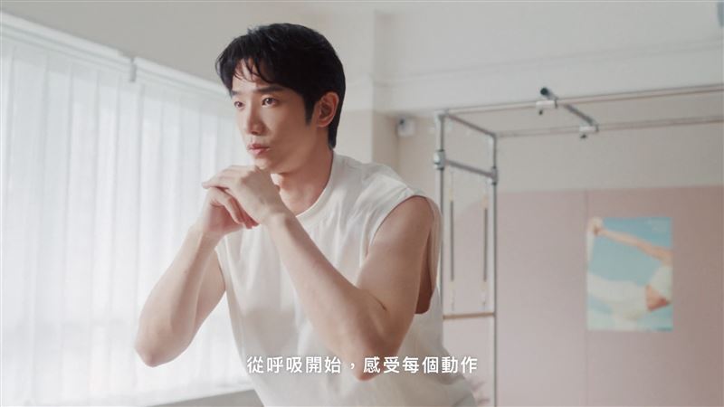 劉以豪第一次接觸皮拉提斯，感受器械皮拉提斯的魅力。。(圖/虎鐵器械皮拉提斯提供)