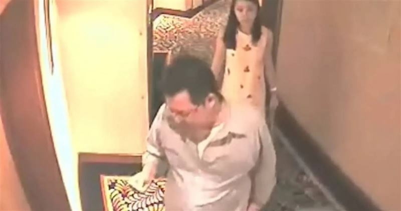 鄭文燦昔捲「飯店親密片」爭議，當時由「Next逆襲」臉書粉專散布。（翻攝自Next逆襲臉書）