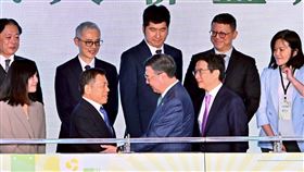 行政院長卓榮泰今（28）日下午出席出席「創業綻放計畫」啟動記者會，與國發會主委劉鏡清同台。（圖／行政院提供）