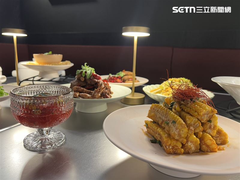 「湘碰杯」提供湘菜、調酒，進駐新光三越小北門店，搶攻微醺夜經濟。（圖／記者林昱孜攝影）